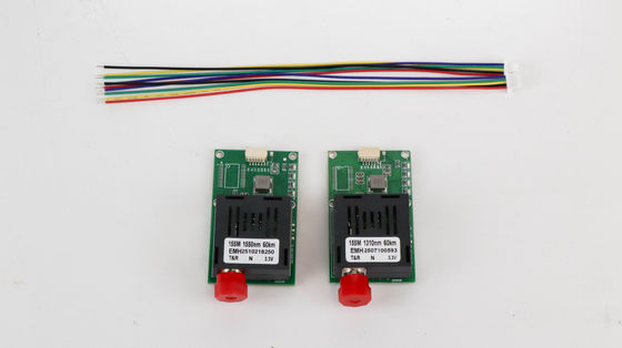 5.5-26V DC ile DC 5.5-26V UAV Platformları için 1 Kanallı Analog Video ve 1 Kanallı TTL Veri ile 80km Fiber Optik Drone Modülü UAV Optik Alıcı-Verici